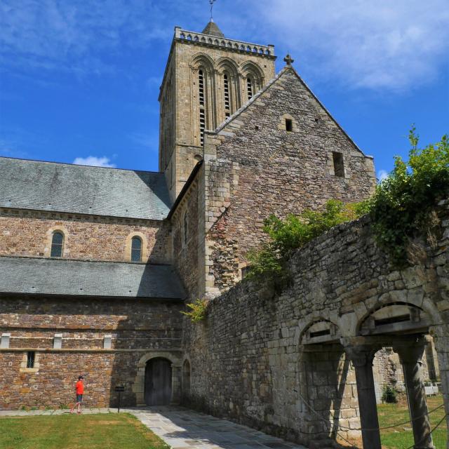 La Lucerne Abbey, founded in the 12th century, has benefited from remarkable conservation and restoration work for over 60 years.