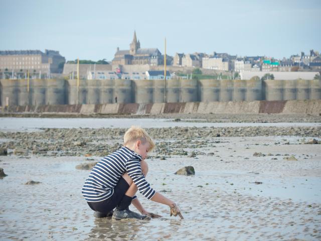 Mark, finger and eye fishing during high tides