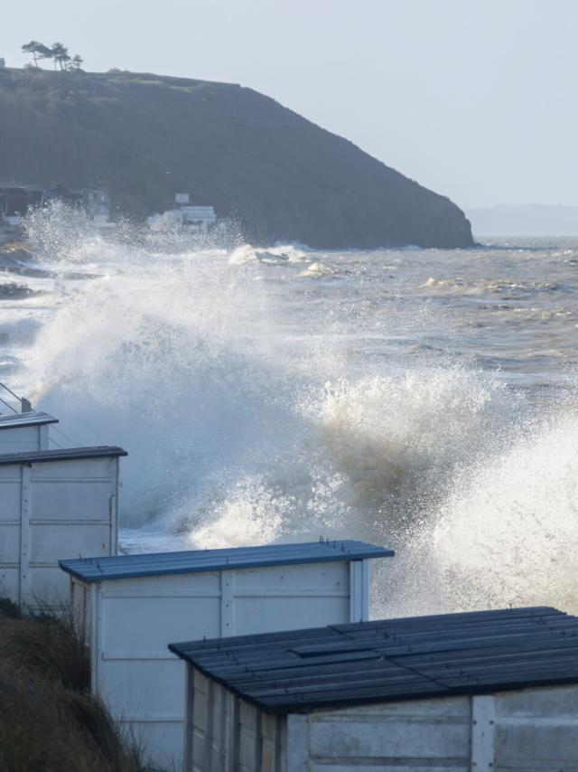 Spectacle Des Marees Sur La Plage De Jullouville Credit Otgtm Pauline Vidinic 36675 1920px
