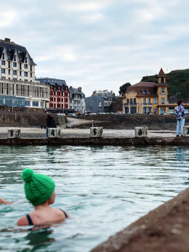 Bain En Eau Froide Avec L'Association Au Bain Quotidien Credit Otgtm Lea Guillotte 37859 1920px 3