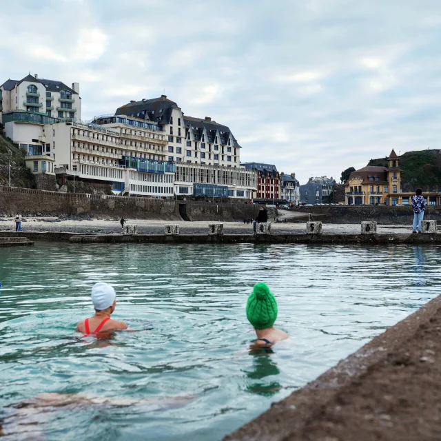 Bain En Eau Froide Avec L'Association Au Bain Quotidien Credit Otgtm Lea Guillotte 37859 1920px 5