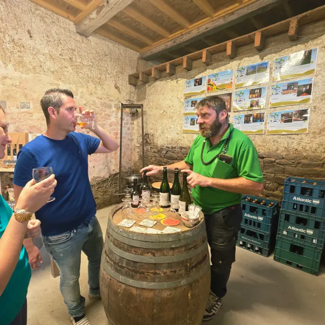 Je M Immerge Dans Le Quotidien Paysan De La Ferme Du Manoir D Anctoville